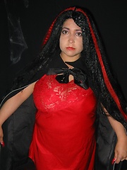 Vampire Masquerade with Busty Diana 34HH